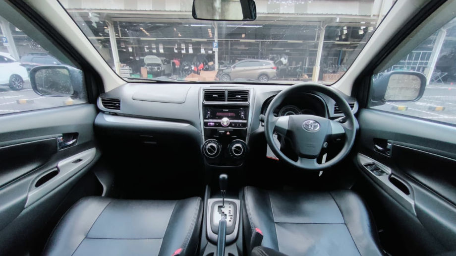 TOYOTA AVANZA VELOZ 1.3 AT (GRAND NEW) AT 2015